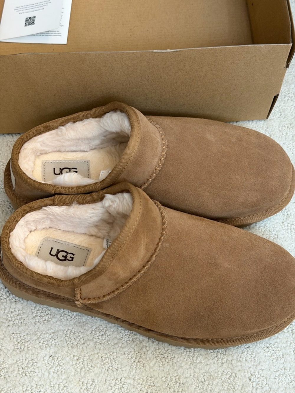 UGG Classic Slippers  Women’s Size 8  - Chestnut - Picture 2 of 7